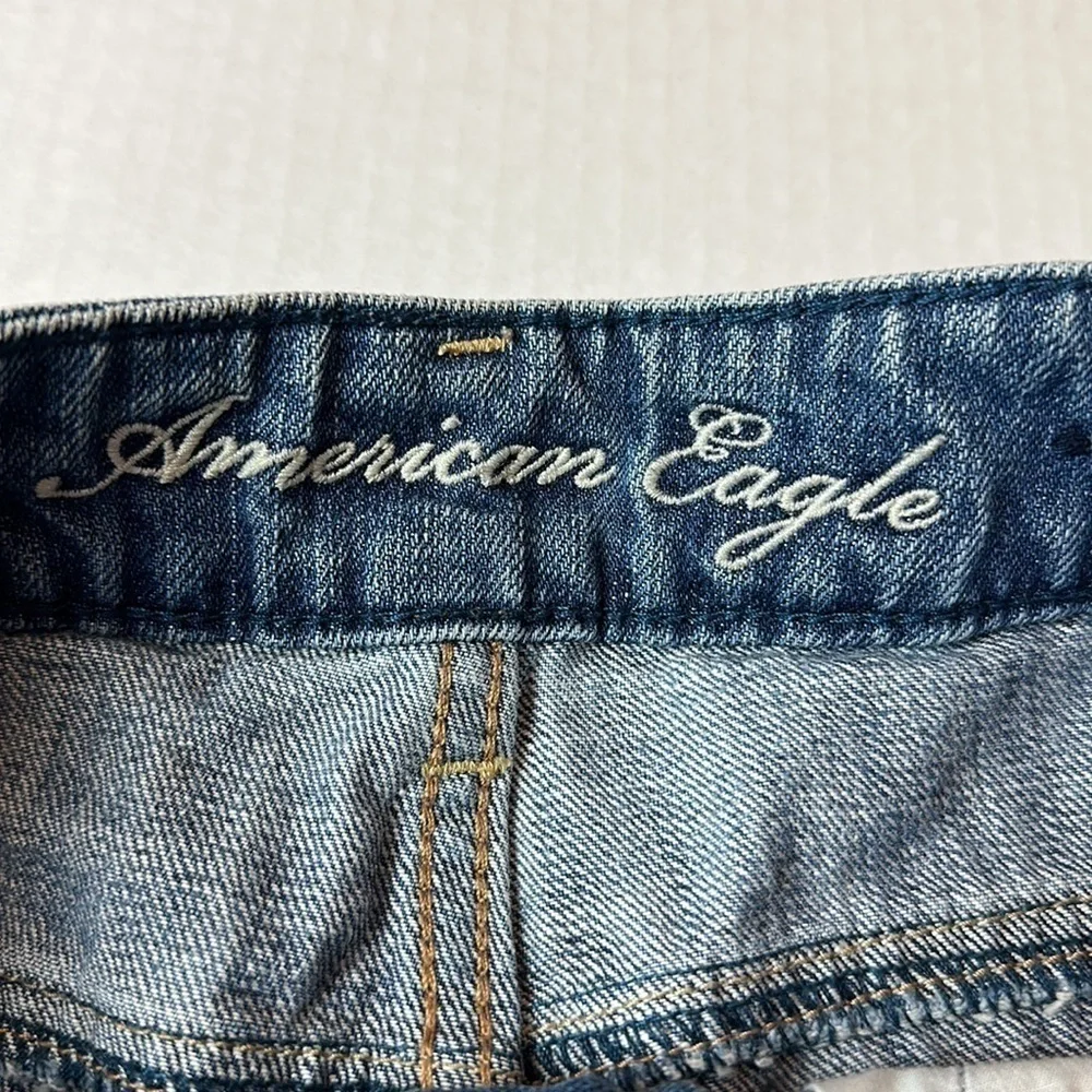 American Eagle Distressed Denim Shorts Size 2 Medium Wash Cuffed Festival Y2K